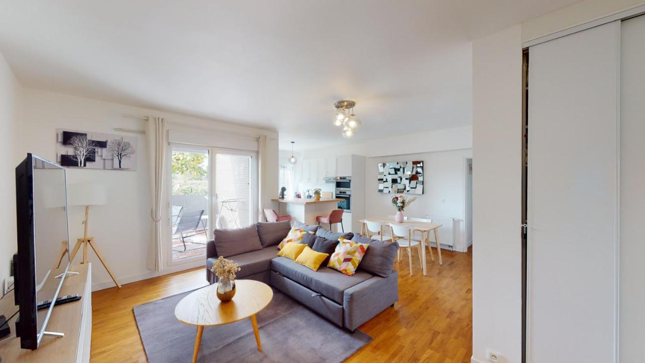 Live Like A Local Stylish 2Br With Balcony & Parking Apartment Saint-Denis  Exterior foto
